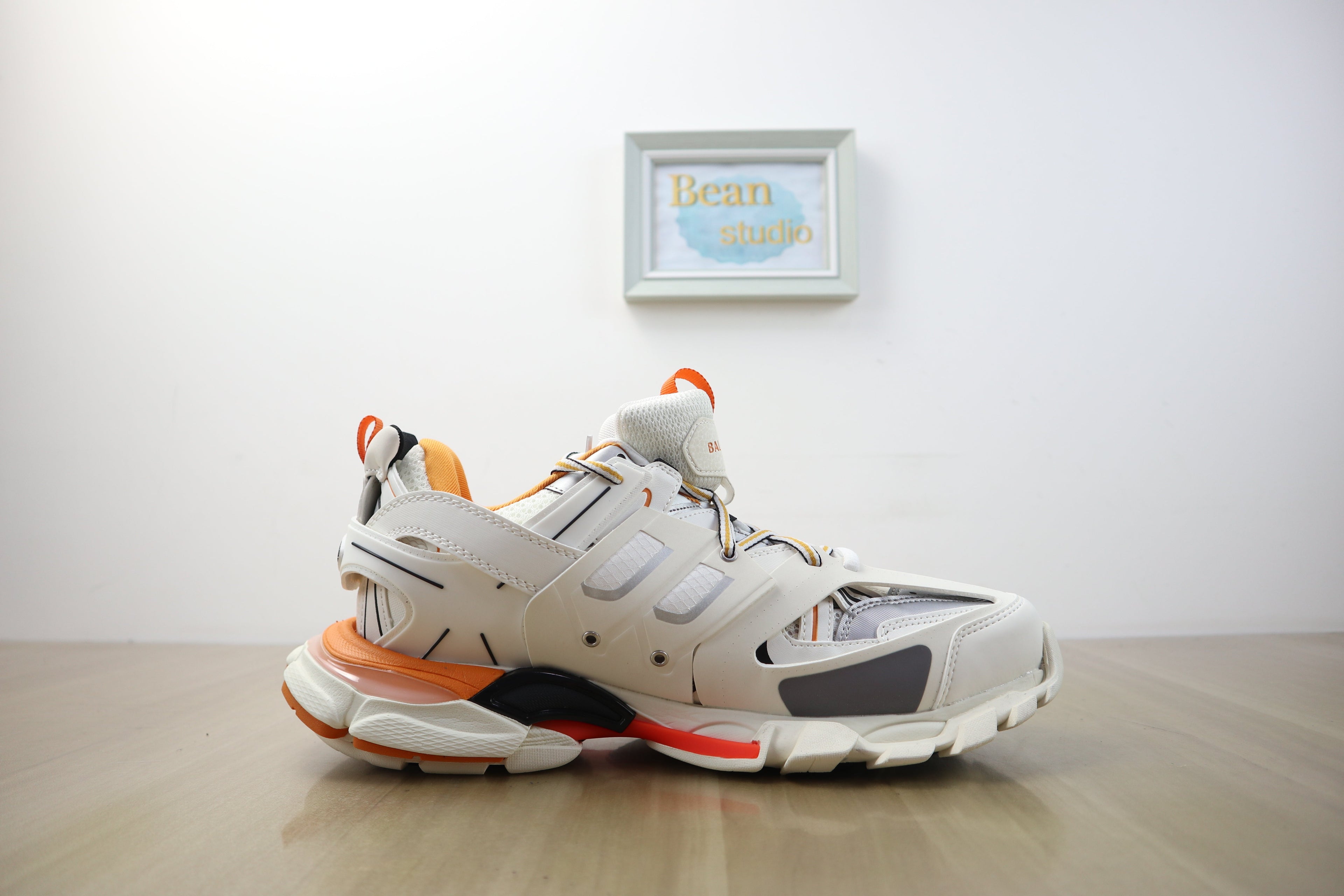 Balenciaga - Track - Blancheorange - Vue 3
