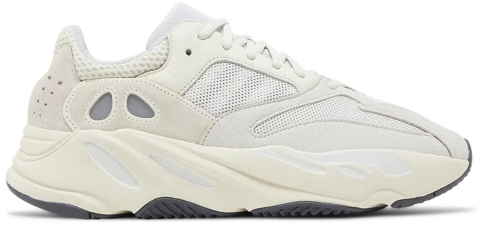 Yeezy - Boost 700 - Analog - Vue 1