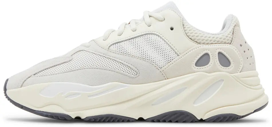 Yeezy - Boost 700 - Analog - Vue 2