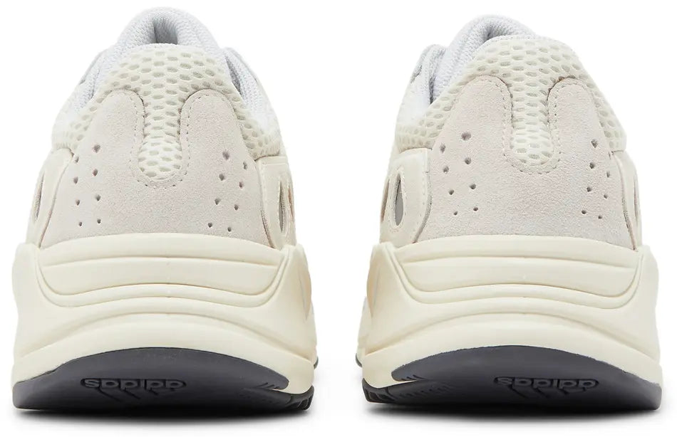 Yeezy - Boost 700 - Analog - Vue 4