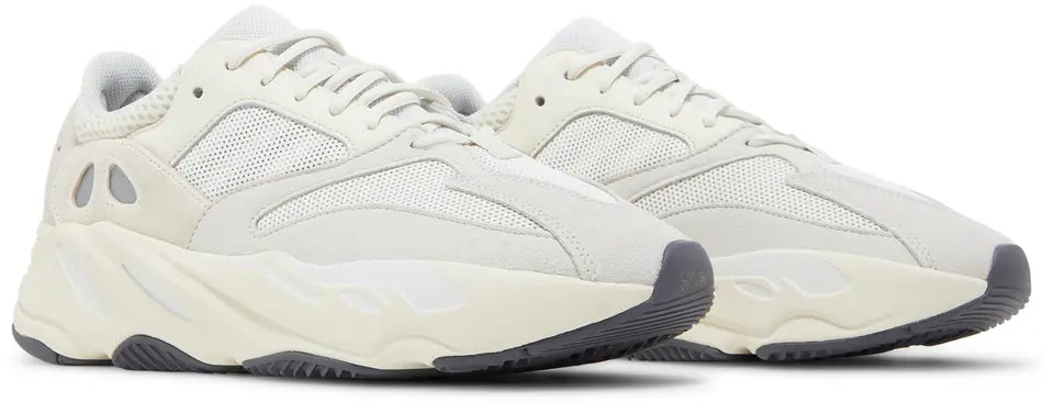 Yeezy - Boost 700 - Analog - Vue 5