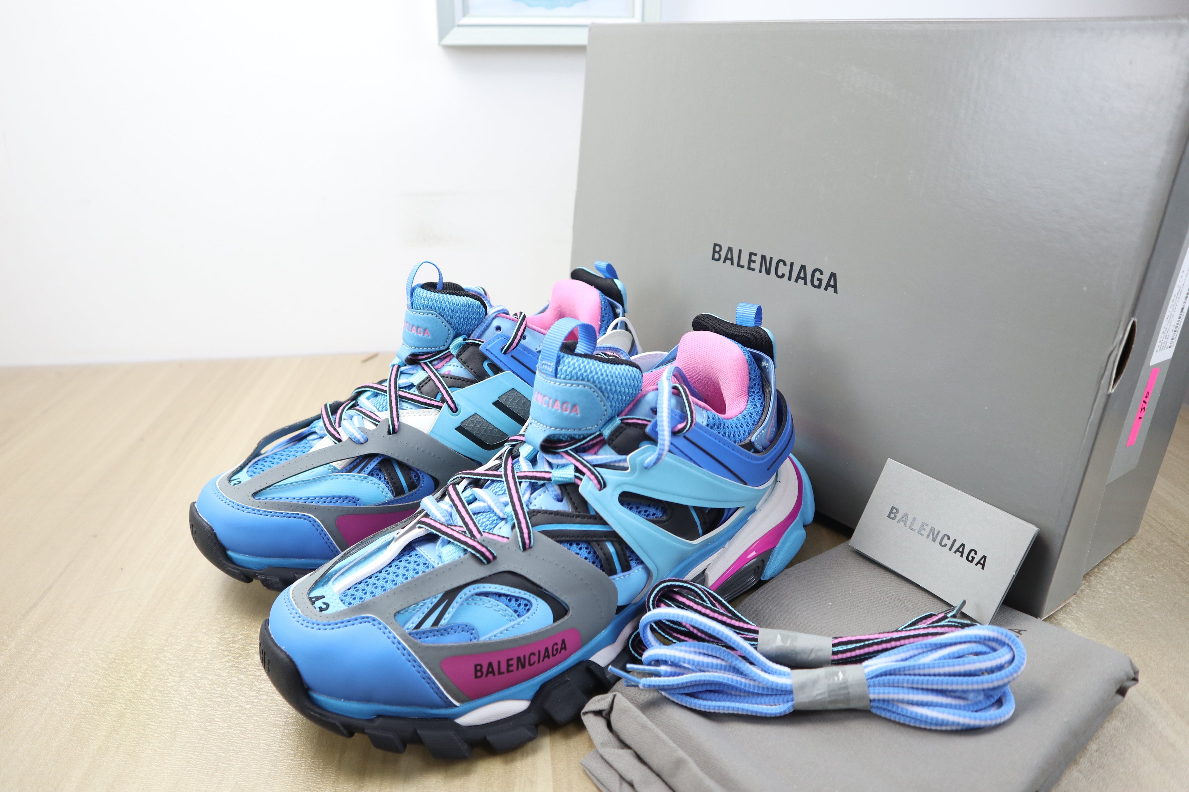 Balenciaga - Track - Bluepink - Vue 3