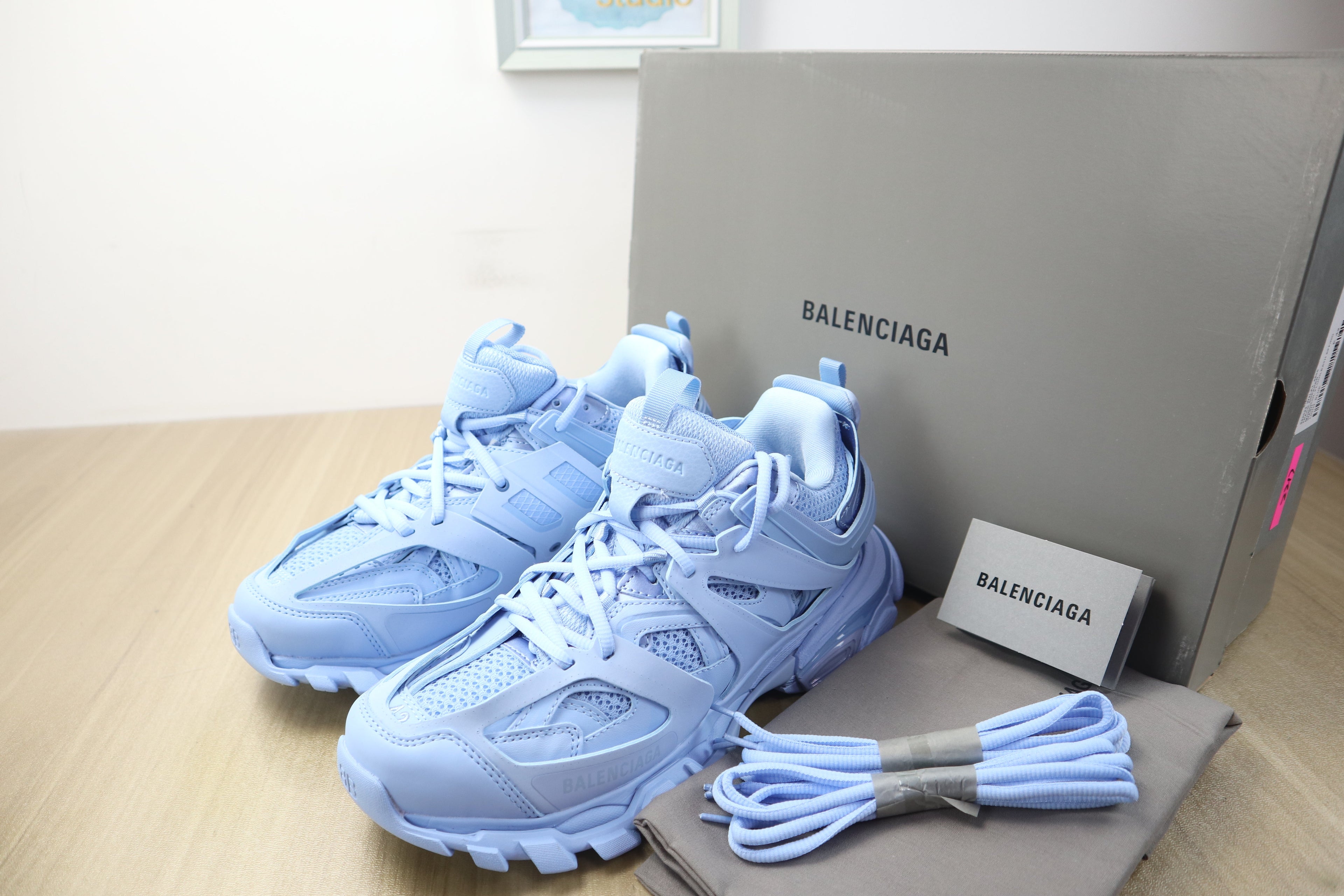 Balenciaga - Track - Bluesky - Vue 4