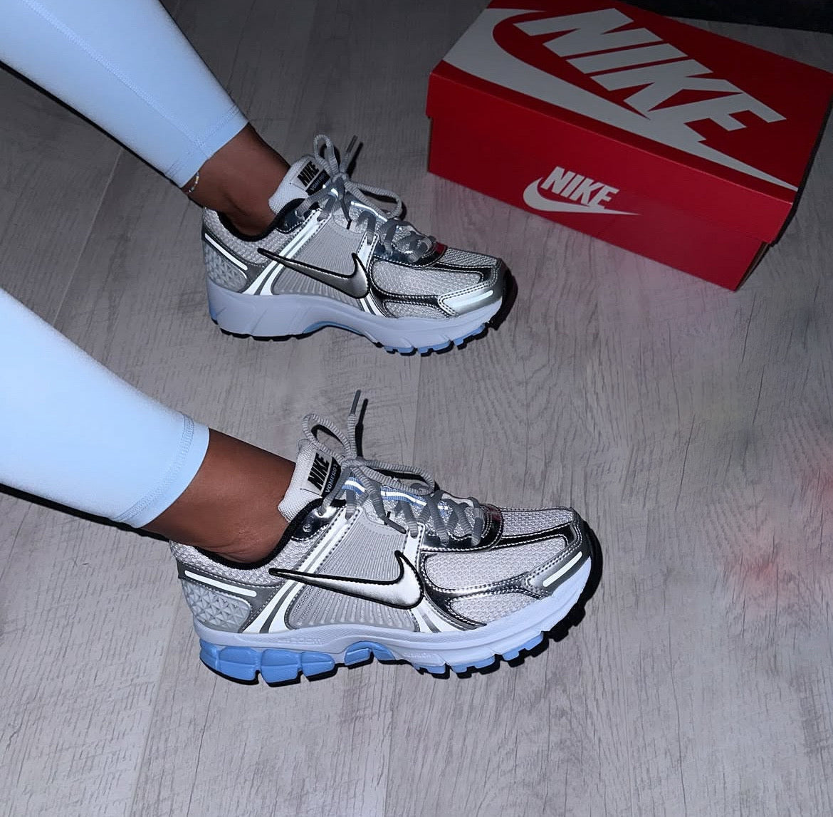 Nike - Zoom Vomero 5 - Metallic Silver Blue Tint - Vue 2