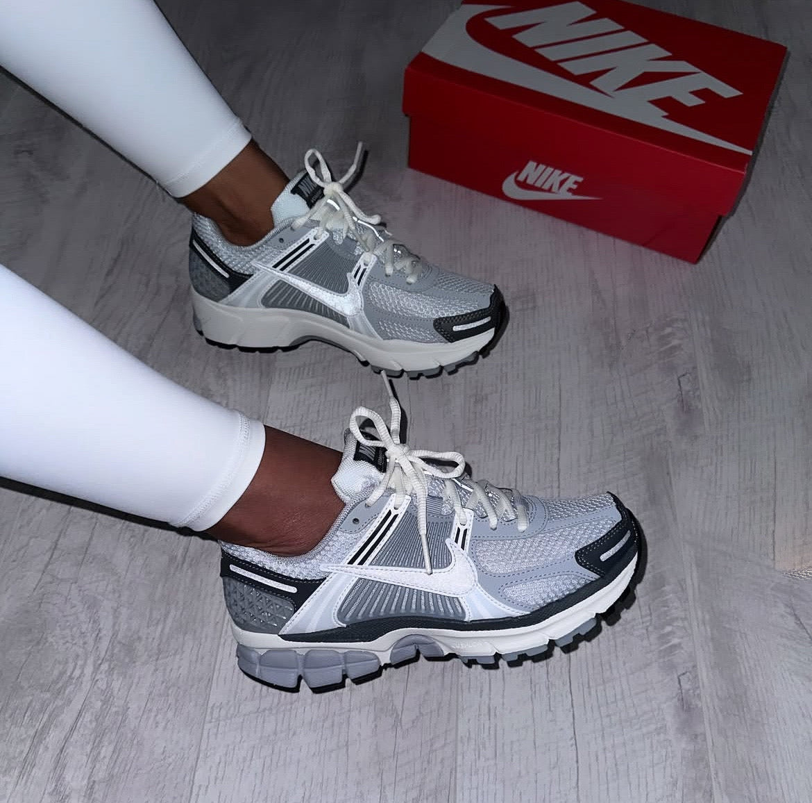 Nike - Zoom Vomero 5 - Wolf Grey Cool - Vue 1