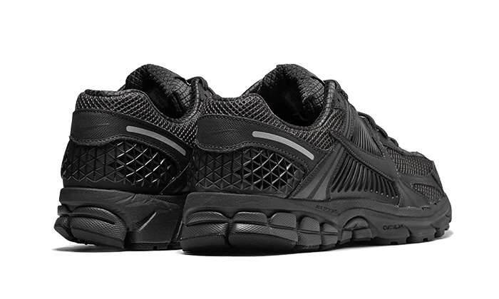 Nike - Zoom Vomero 5 - Triple Black - Vue 3