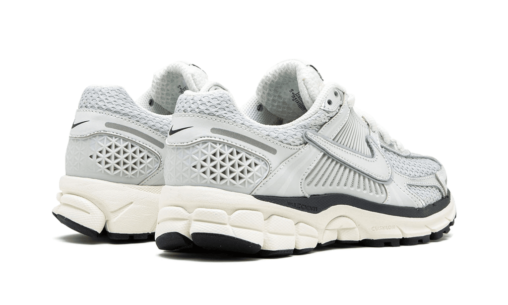 Nike - Zoom Vomero 5 - Photon Dust - Vue 3
